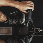 Hvorfor romaskiner er en af de bedste måder at komme i form på Person bruger romaskine til træning